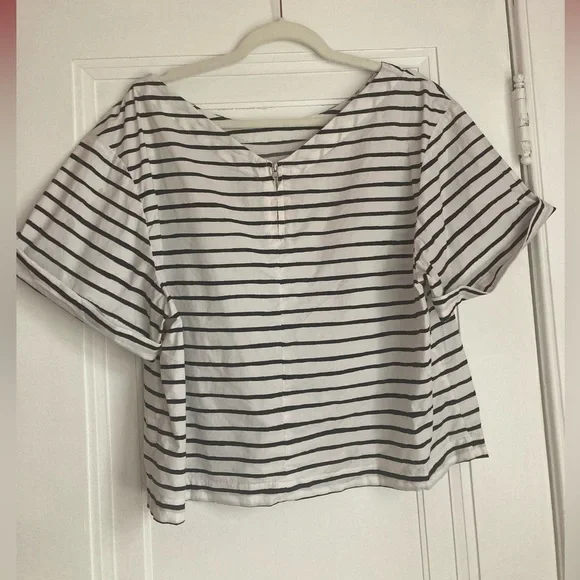 *HP* J. Crew, black and white striped crop top, XL - Picture 9 of 10